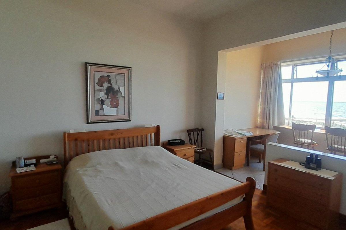 Prime Real Estate with Stunning Sea Views - Photo 5