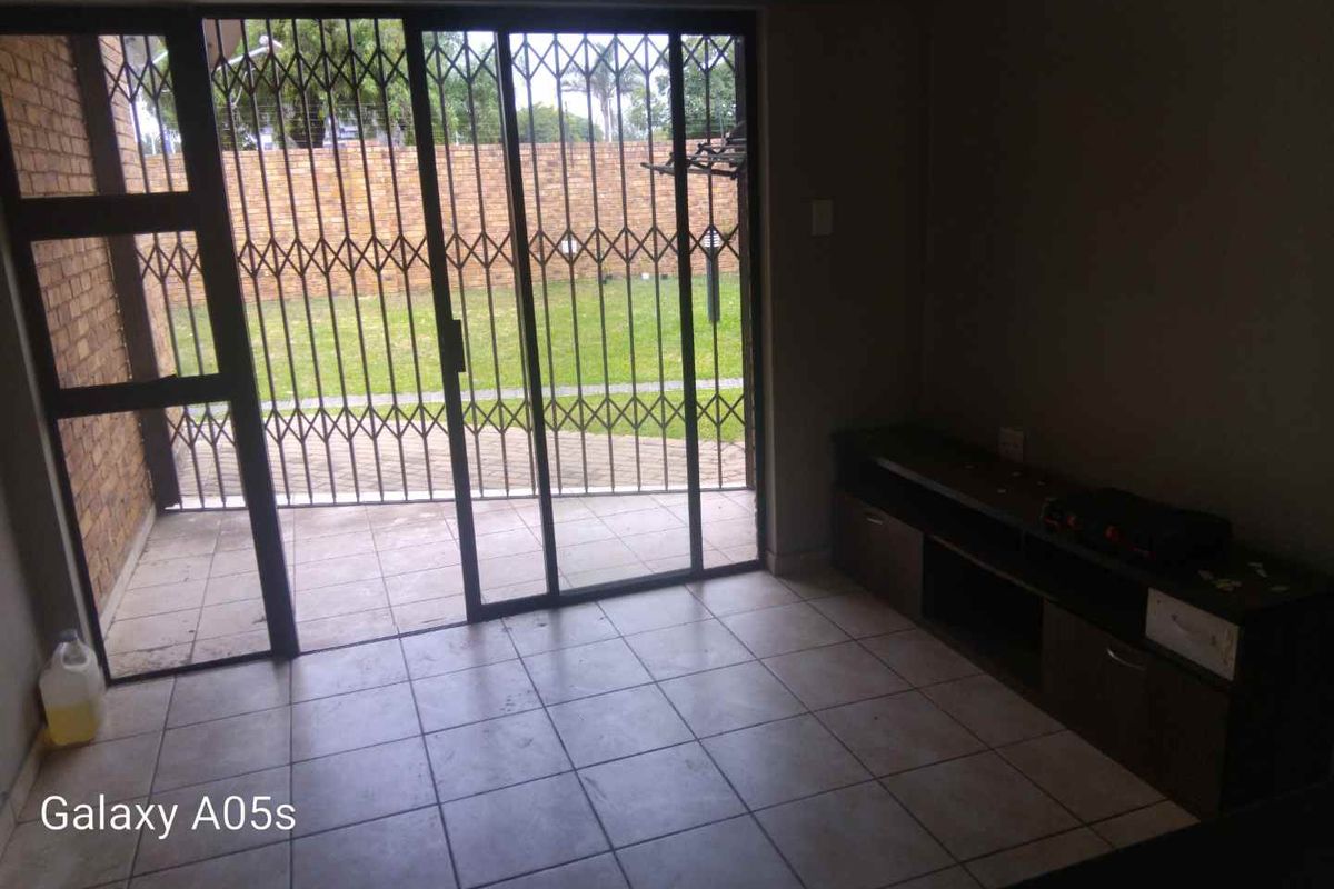 Lovely ground floor unit up for grabs. - Photo 4