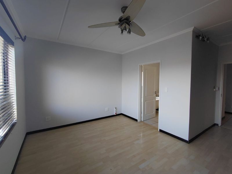 Spacious Loft Apartment with Spectacular Views in The Kanyin Estate - Photo 8