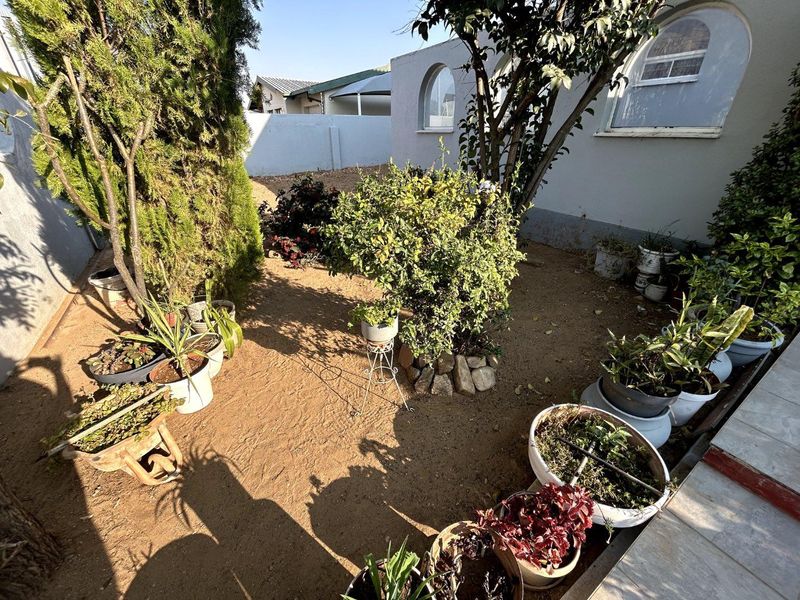 6-Bedroom Double-Storey House - Photo 3