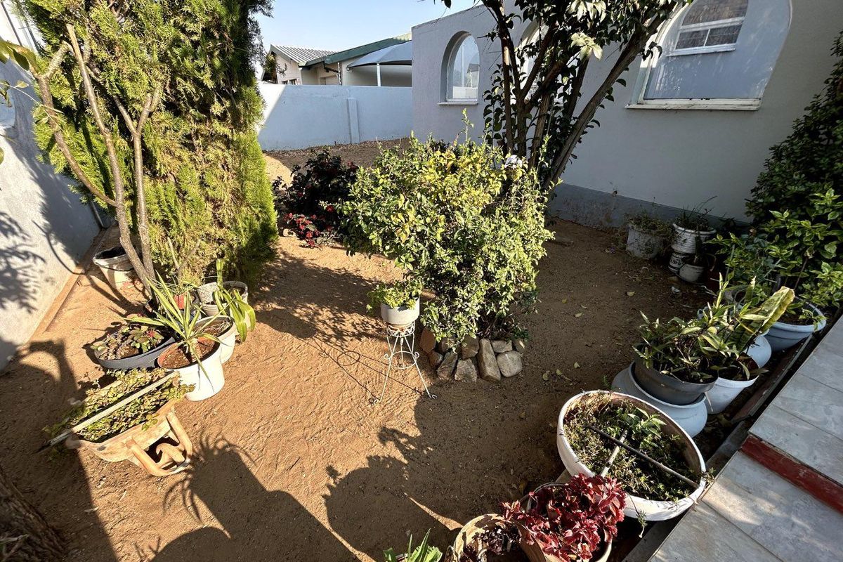 6-Bedroom Double-Storey House - Photo 3