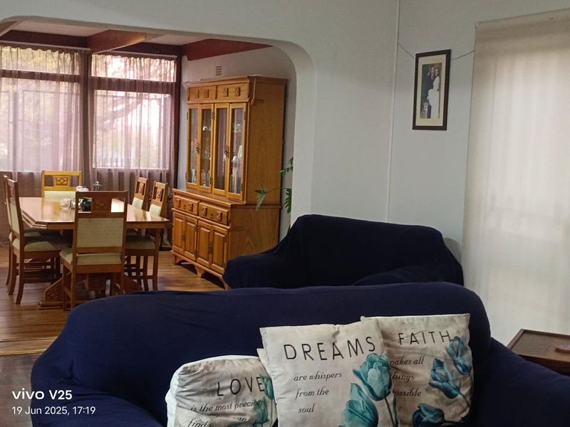 Spacious Family Home for Sale - Photo 5