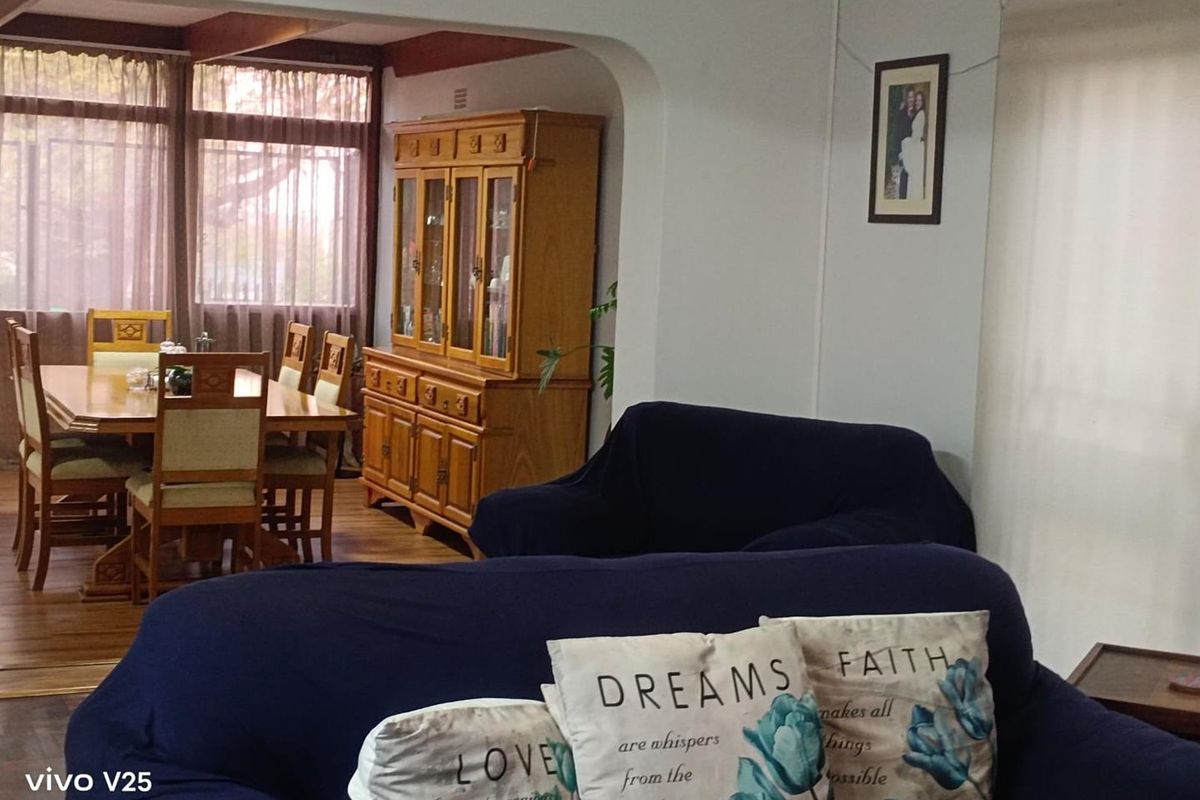 Spacious Family Home for Sale - Photo 5