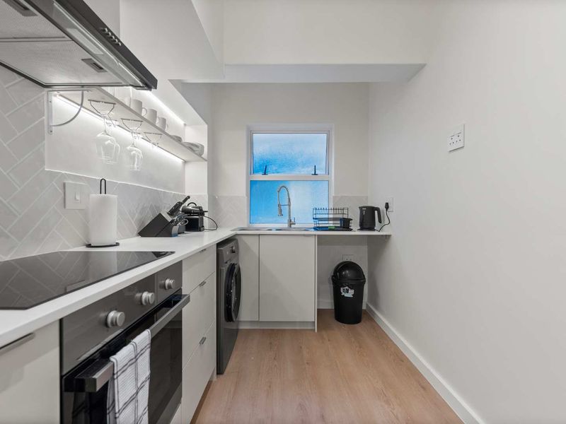 SIX MONTHS OF BLISS IN SEA POINT! - Photo 10