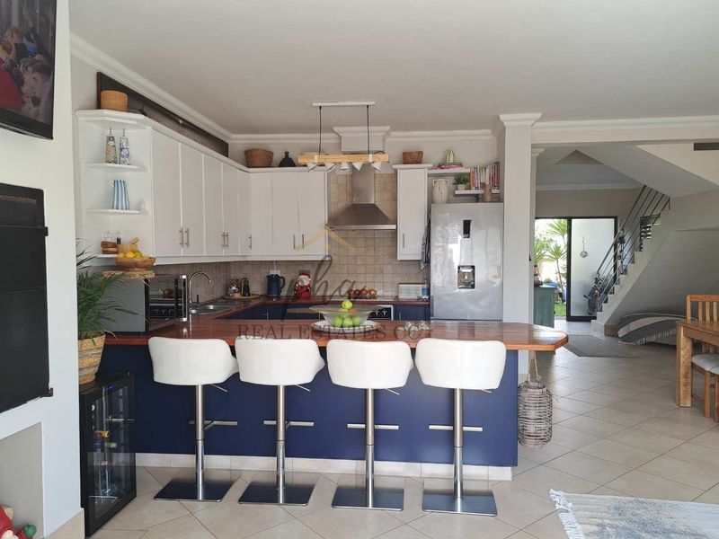 Stunning, upmarket 3 bedroom townhouse, close to the beach for sale in Dolphin Beach - Photo 10