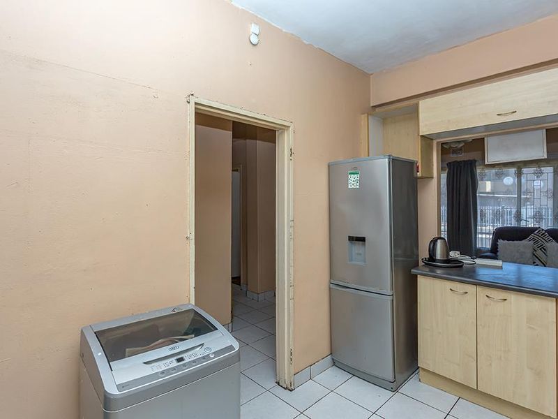 Two Bedroom Ground Floor Apartment with Garage - Photo 10