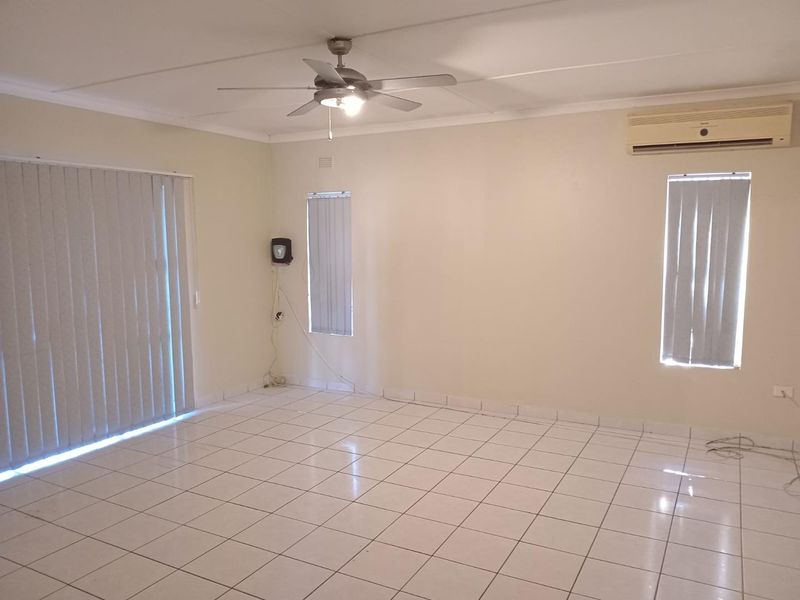 Spacious 4-Bedroom Family Home with Pool, Greenbelt Setting and Separate Granny Flat - Photo 3