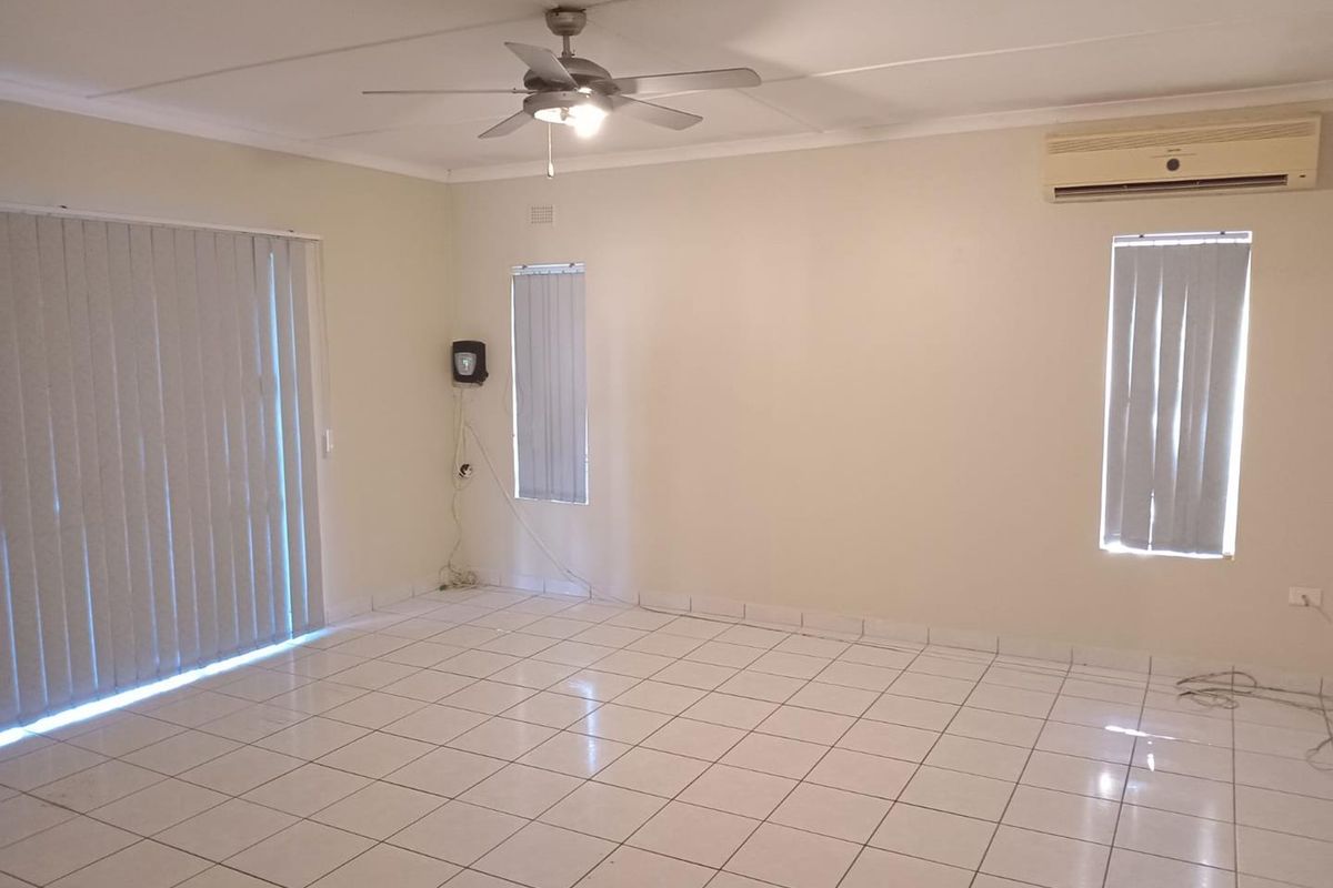 Spacious 4-Bedroom Family Home with Pool, Greenbelt Setting and Separate Granny Flat - Photo 3