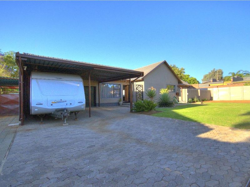 Upmarket living in Prime Brackenhurst - Photo 5