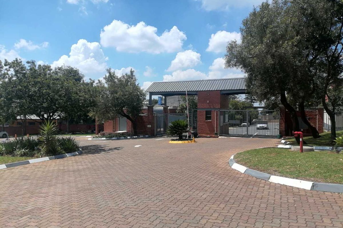 A STUDENT ACCOMMODATION FOR FALE - Photo 3