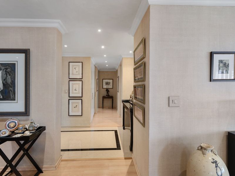 AN EXQUISITE  SEA POINT RESIDENCE WITH BREATHTAKING PANORAMIC OCEAN VIEWS. 238 m 2 - Photo 7