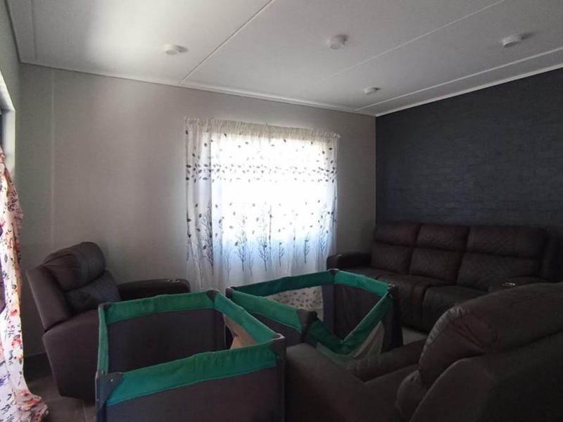 3 Bedroom House for Sale in Lotus Gardens - Photo 4