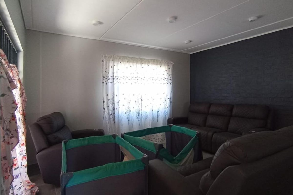 3 Bedroom House for Sale in Lotus Gardens - Photo 4