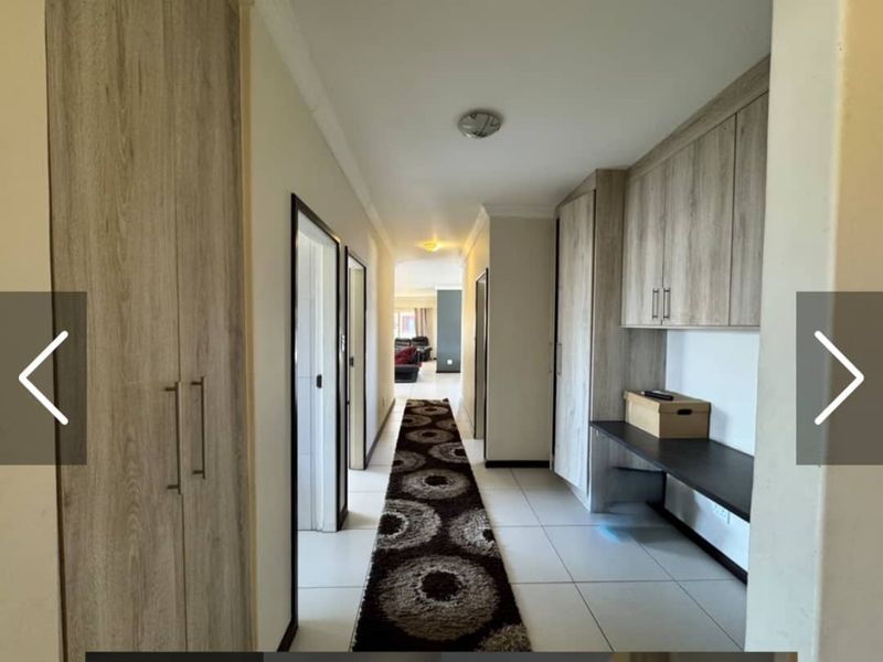 Comfortable Spacious Home - Photo 6