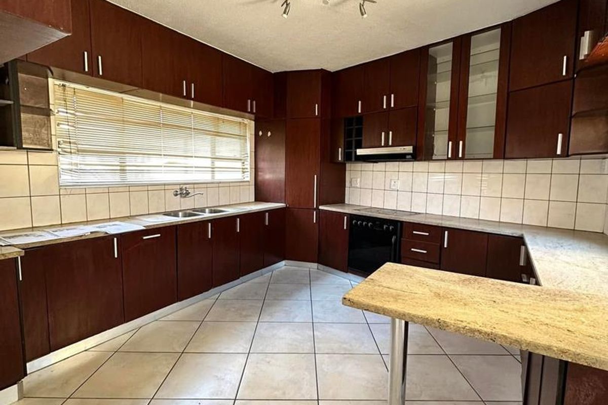 Rocky Crest- For Sale- N$2 170 000 - Photo 2