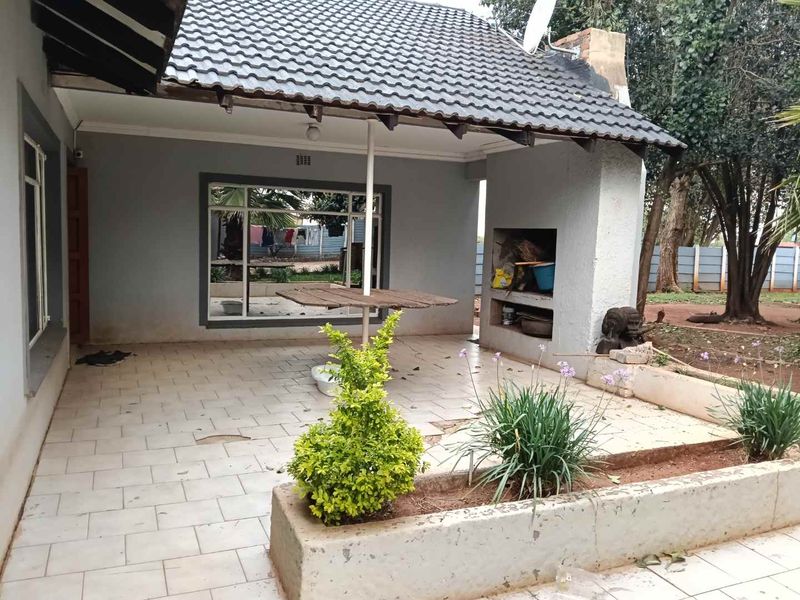 HUGE 7,498 ha PLOT FOR SALE IN LILYVALE, BENONI - WITH 2 HOUSES - Photo 3