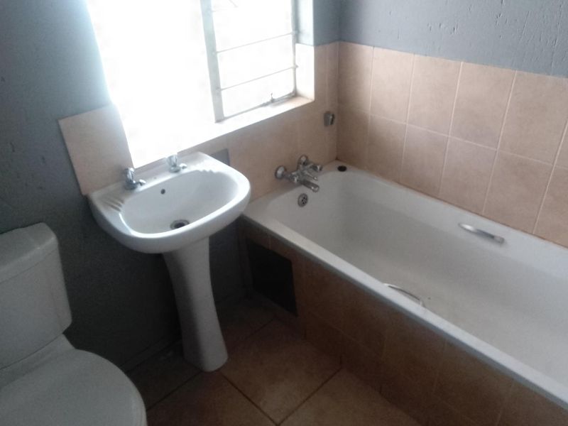 Groundfloor 1 Bedroom Apartment Flat For Sale in Boksburg Klippoortjie. - Photo 7