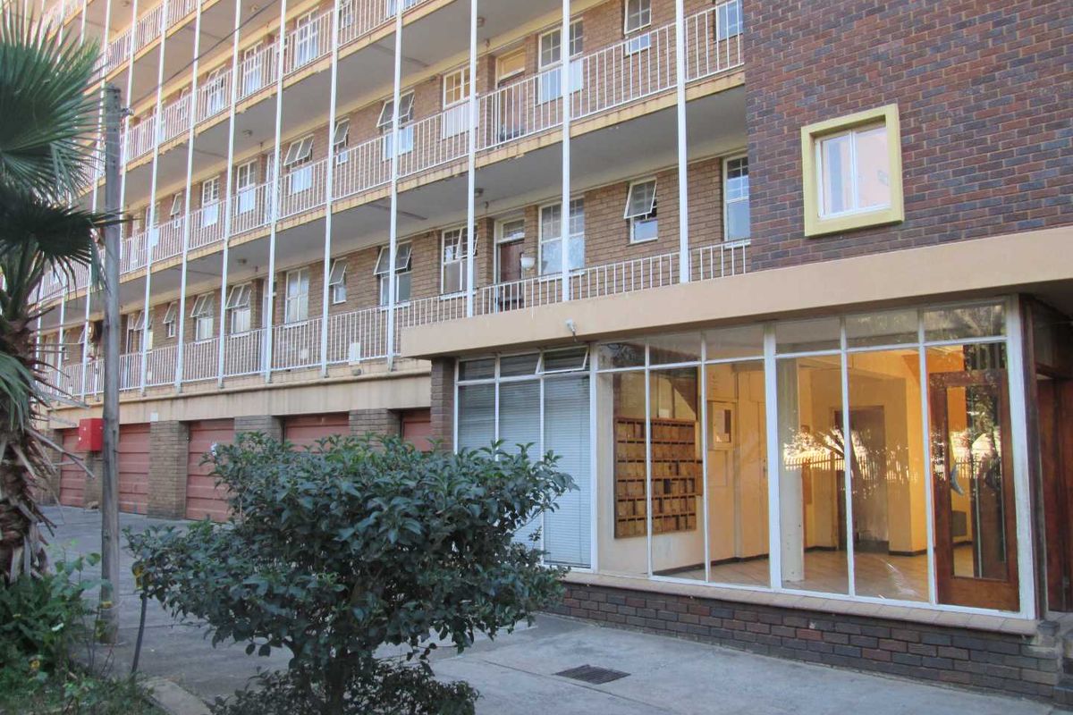 BEAUTIFUL [2] TWO BEDROOMS 89 SQM APARTMEMT FOR SALE  WITH A GOOD VIEW IN SUNNYSIDE PRETORIA - Photo 3