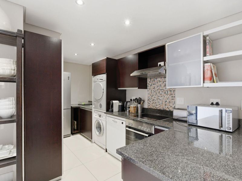 LUXURY LIVING IN THE HEART OF DE WATERKANT. THE POPULAR ROCKWELL COMPLEX - Photo 8