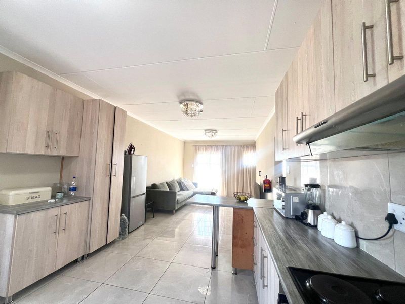 For Sale: 2 Bedroom 2 Bathroom Apartment - Photo 4