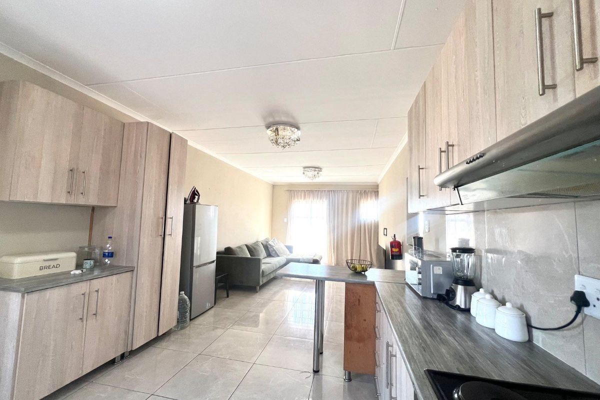 For Sale: 2 Bedroom 2 Bathroom Apartment - Photo 4