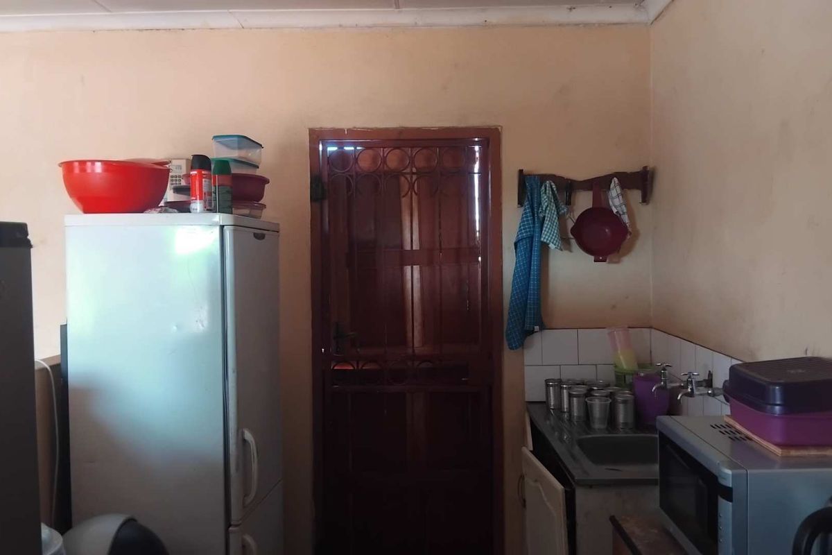 2 Bedroom House For Sale in Mabopane Unit x - Photo 4