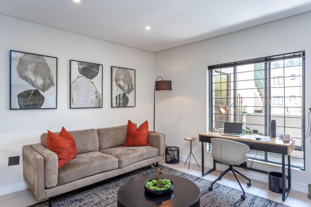 AN AMAZING ONE BEDROOM FURNISHED APARTMENT - Photo 2