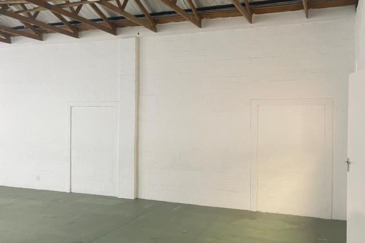200m2 TO LET HIGHLY VISIBLE, DRIVE-IN ACCESS : RETAIL / OFFICE / WAREHOUSE / - Photo 2