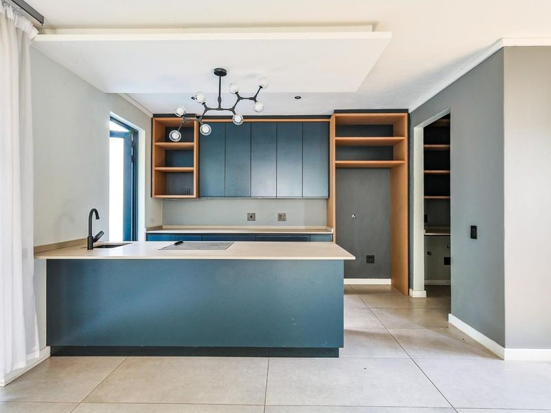 Luxury & Security Redefined in Waterkloof - Photo 10