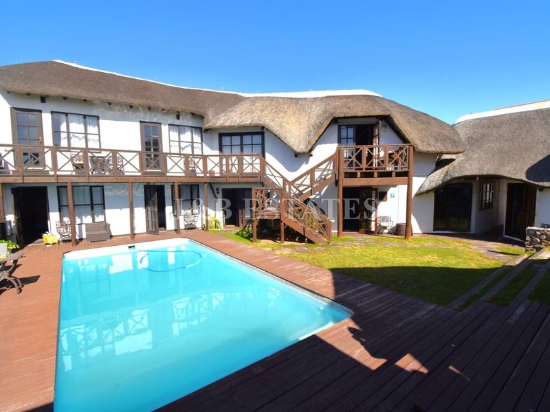 Successfully Operating Hotel With Spectacular Lagoon Views - Photo 3