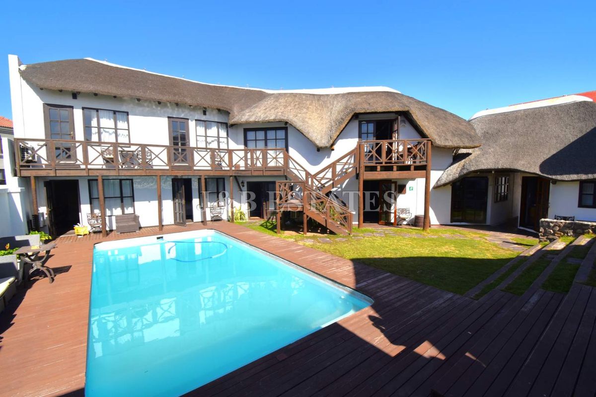 Successfully Operating Hotel With Spectacular Lagoon Views - Photo 3