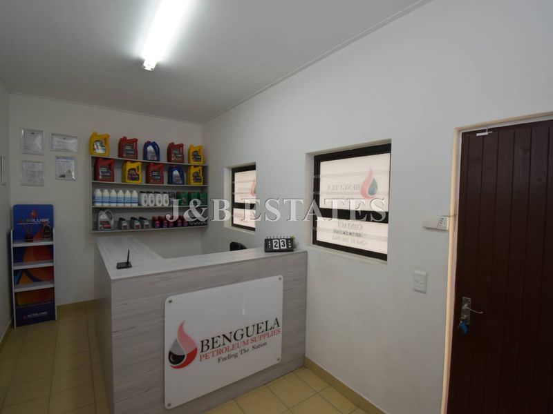 Warehouse unit for sale in Walvis Bay light industrial area - Photo 3