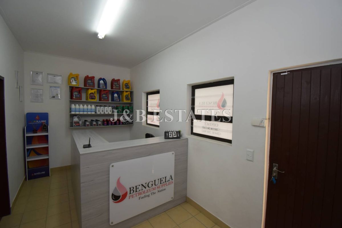 Warehouse unit for sale in Walvis Bay light industrial area - Photo 3
