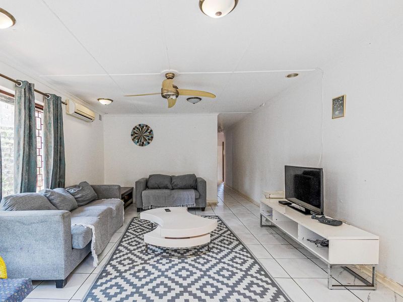 Family home in great location - Photo 2