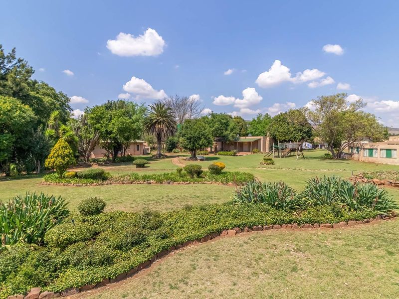 Self-Catering Lodge & Wedding Venue for Sale in Hekpoort - Photo 6