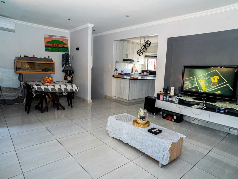 Tranquil living in Greenwood Park. - Photo 9