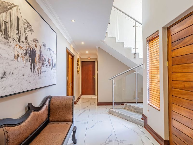 Spacious & Modern Family Home in Amberfield Ridge Estate - Photo 3