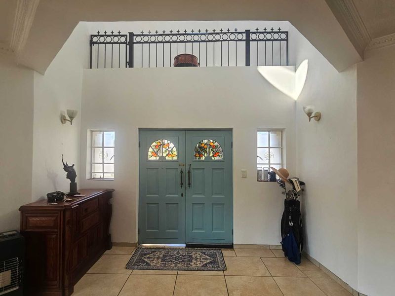 Spacious and Versatile 5 Bedroom Mediterranean Style House - Photo 5