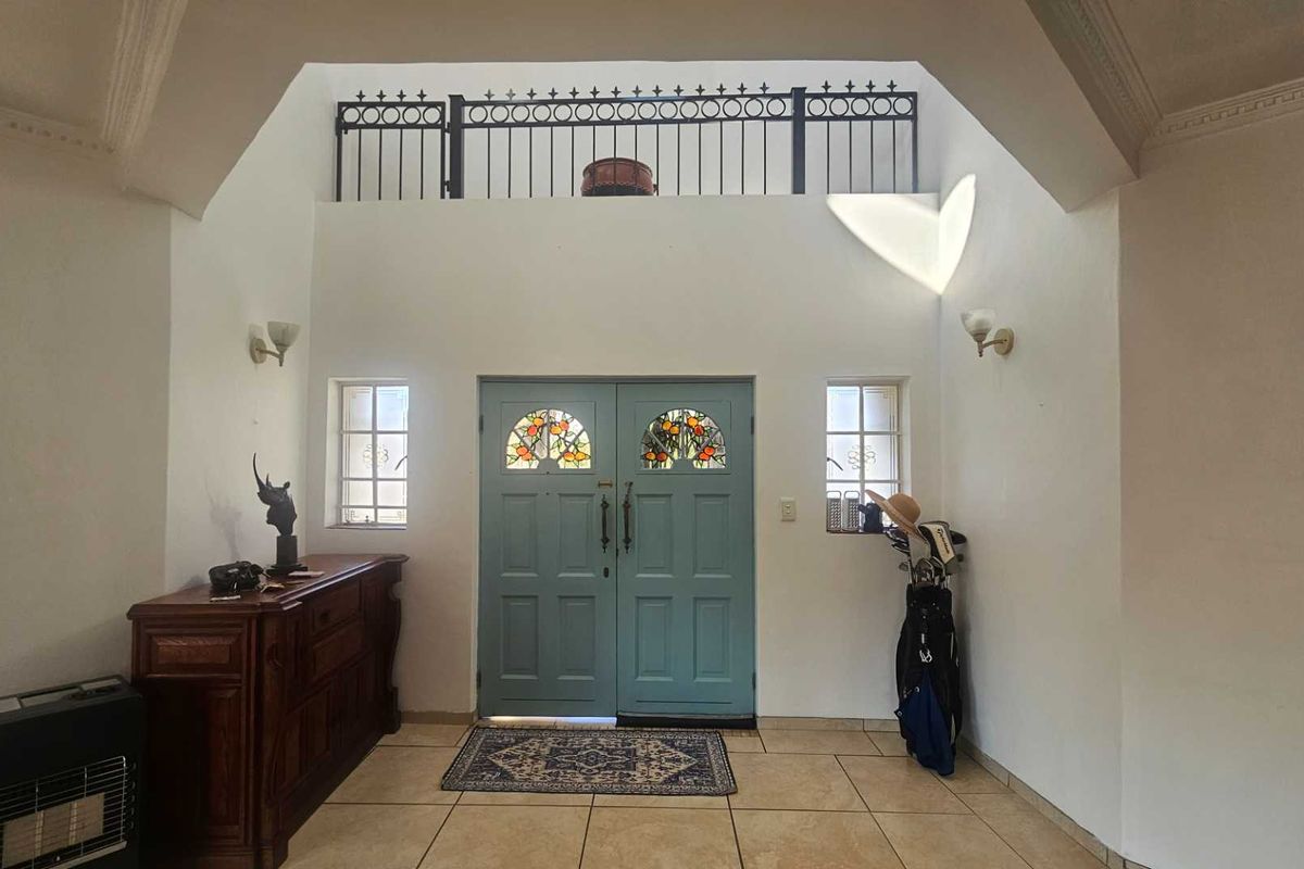 Spacious and Versatile 5 Bedroom Mediterranean Style House - Photo 5