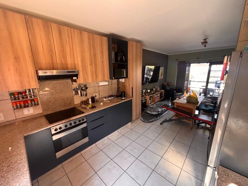 Charming 2-Bedroom Townhouse for Sale in The Wolds - Photo 2