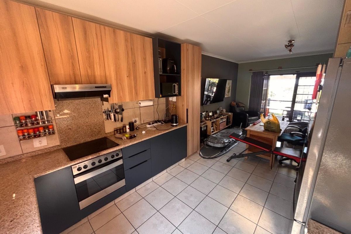 Charming 2-Bedroom Townhouse for Sale in The Wolds - Photo 2