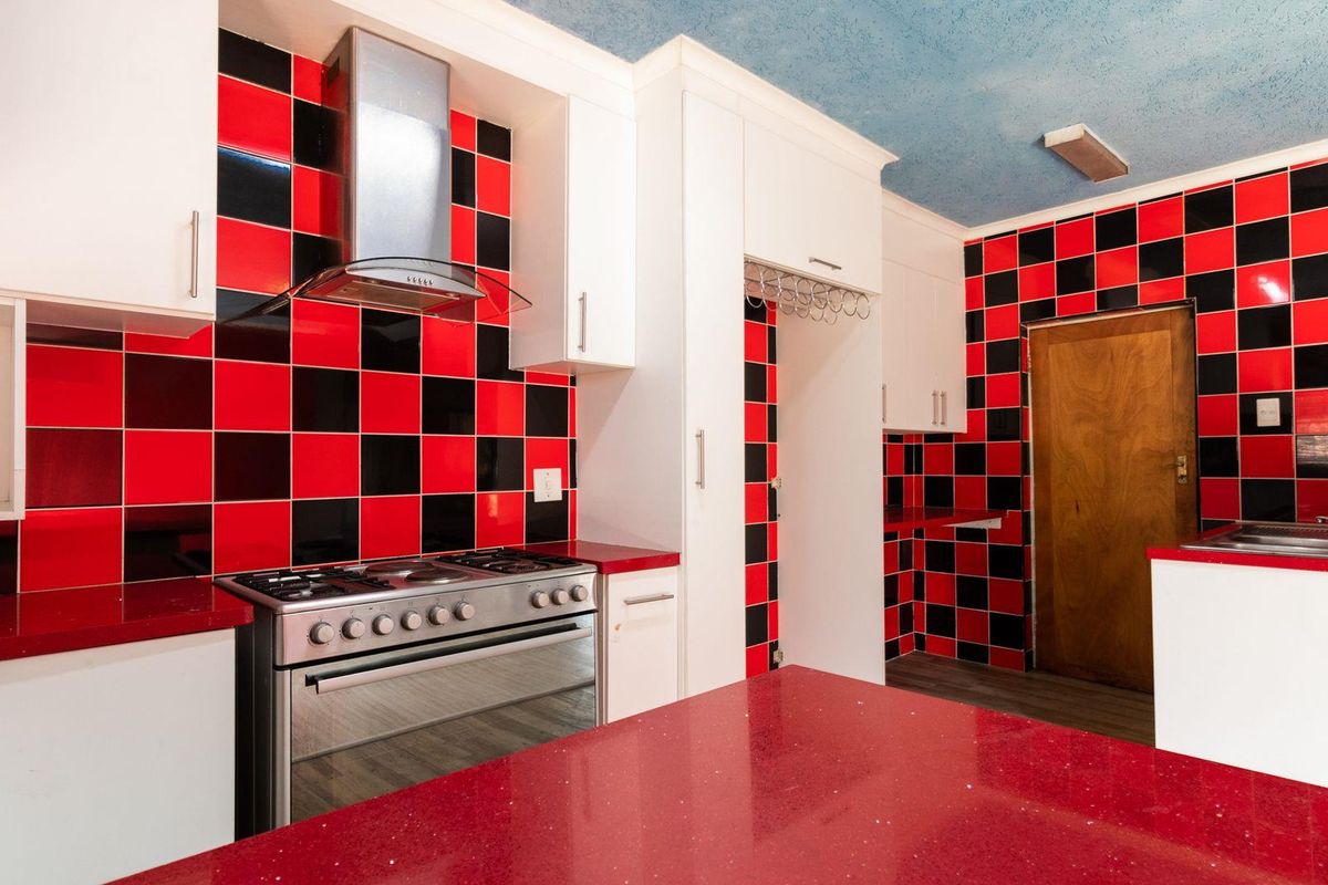 Charming Family Home: 2 Beds, Open Plan Living, Room to Grow - Photo 4