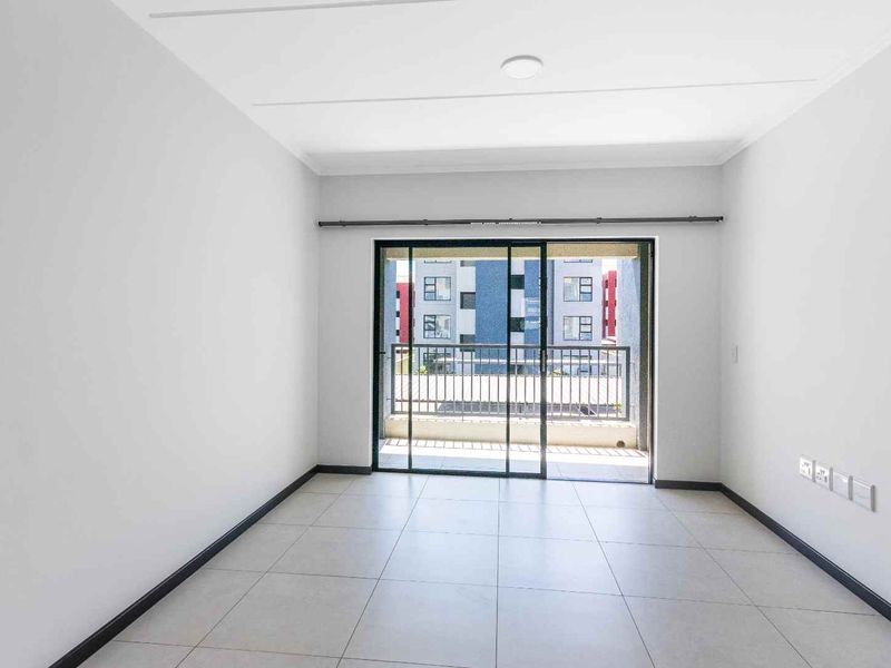 Two Bedroom Apartment in Secure Estate - Photo 5