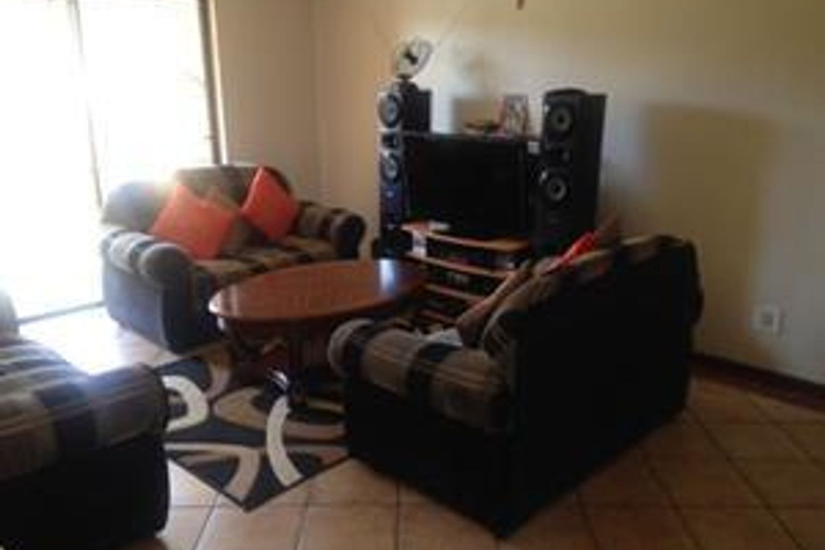 2 Bedroom top unit in Faerie Glen - Photo 3