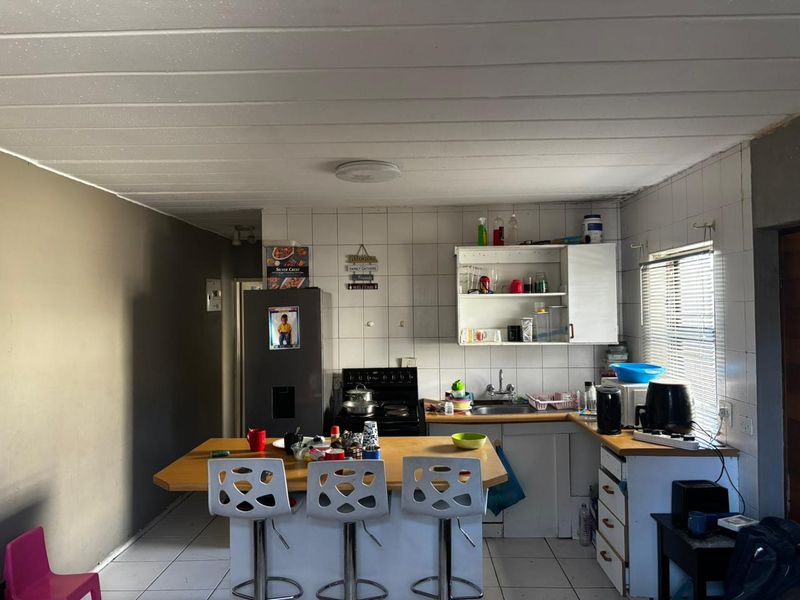 1 Bedroom, 1 Bathroom Ground floor Unit To Let - Photo 2
