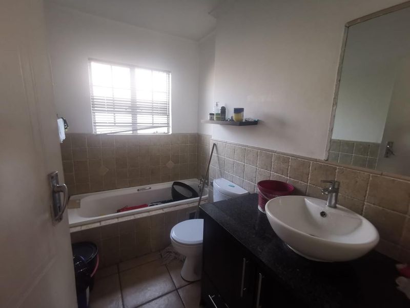 well maintained complex - Photo 9