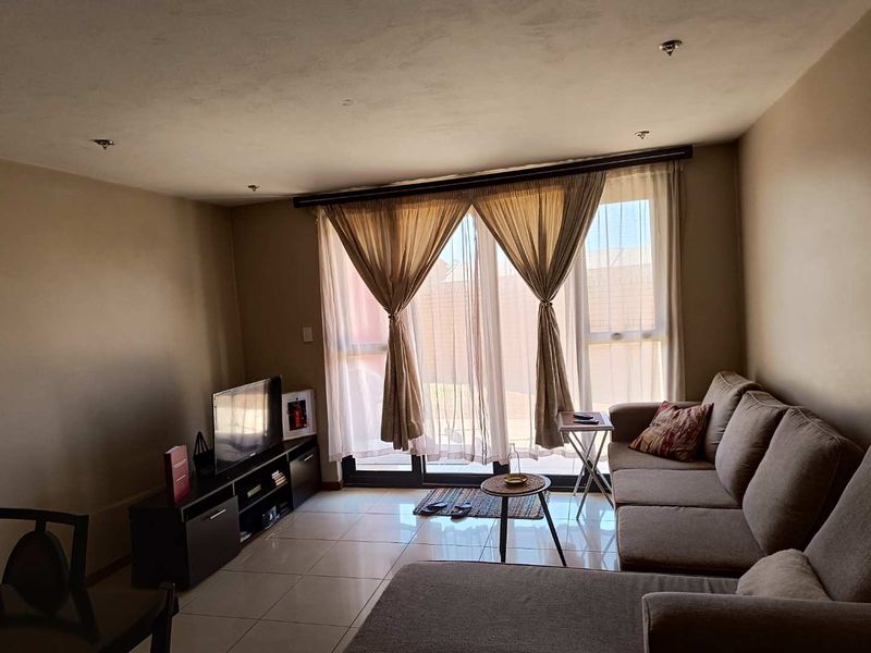 ROOIHUISKRAAL NORTH - 2 BED - 2 BATH - 2 LIVING AREAS - Photo 2