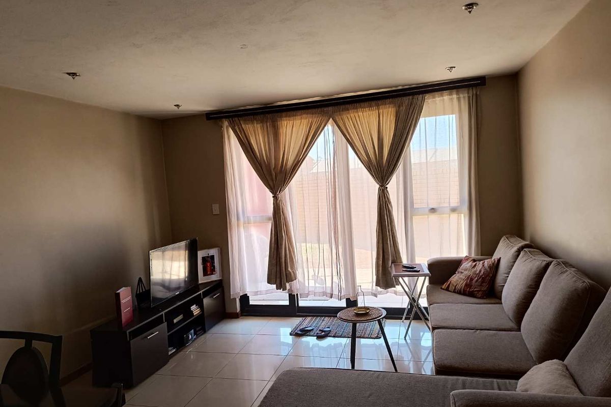 ROOIHUISKRAAL NORTH - 2 BED - 2 BATH - 2 LIVING AREAS - Photo 2