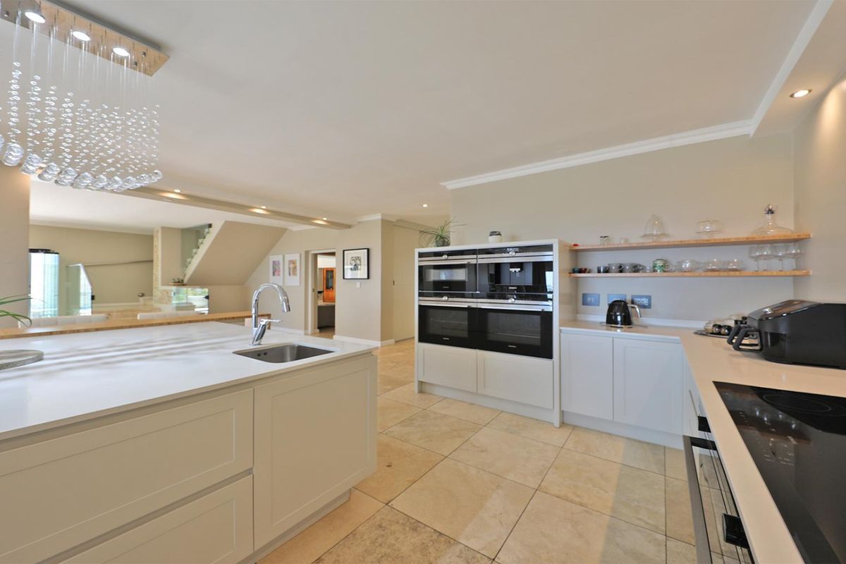 The Ultimate Lifestyle Awaits You in Baronetcy Estates, Plattekloof - Photo 3