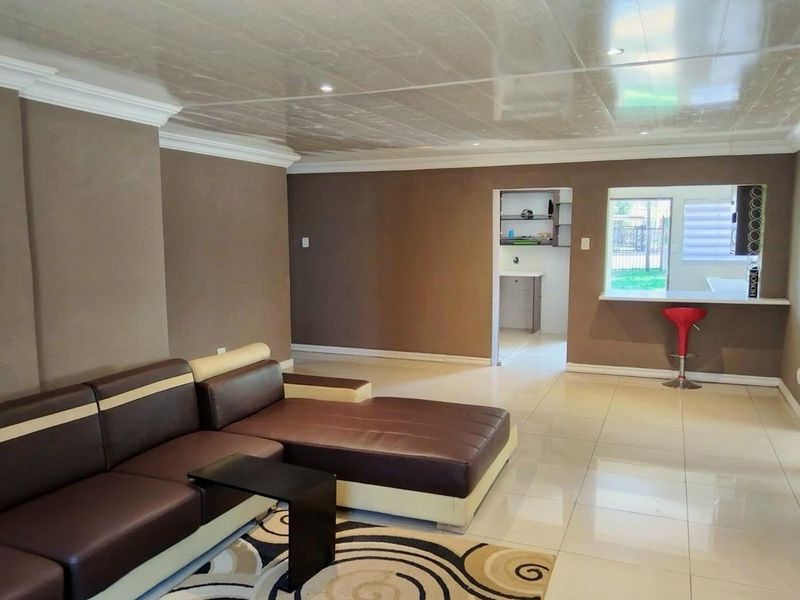 Three bedrooms house for sale in Elandspoort - Photo 6